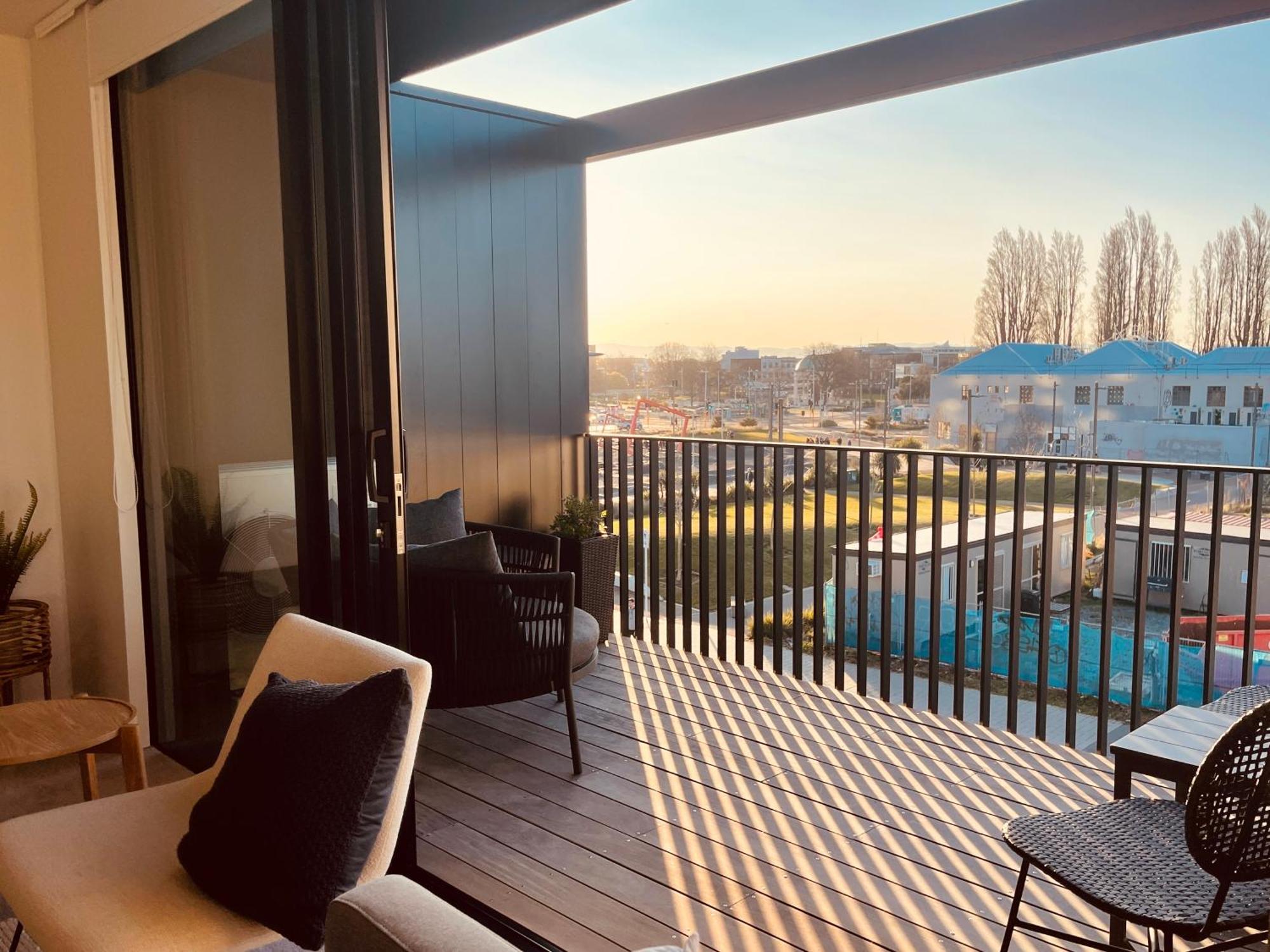 Floor Luxury W Sunny Balcony Apartamento